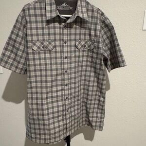 Croft & Barrow Men’s LT Gray Casual Button Down Shirt